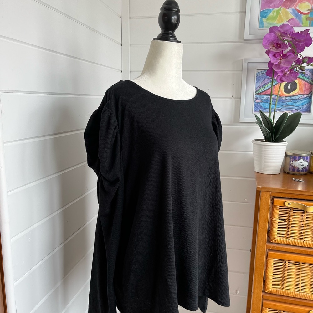 🆕 Stella & Dot Size 1X Black Long sleeve top with shoulder ruching, NWT
